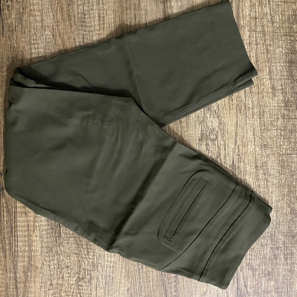 RW&Co Green Dress Capris - NWOT - Picture 2 of 4